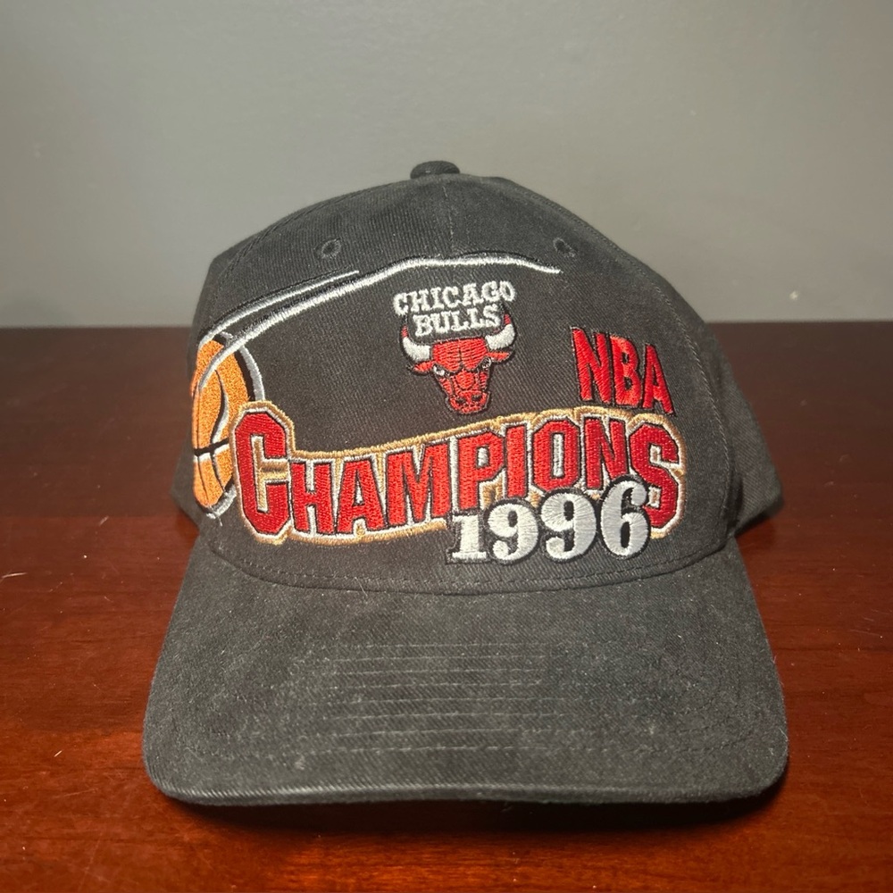 Mitchell & Ness Chicago Bulls 1996 Champions Wave Adjustable Snapback Hat Cap